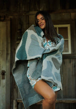 Load image into Gallery viewer, Camo Throw Blanket