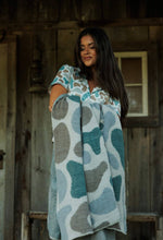 Load image into Gallery viewer, Camo Throw Blanket
