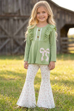 Load image into Gallery viewer, Green ribbed fabric tunic with floral applique bow and floral pants. OFG61403 Mon