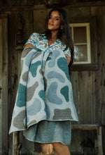Load image into Gallery viewer, Camo Throw Blanket