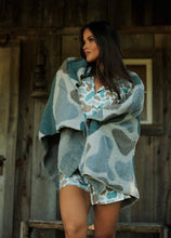 Load image into Gallery viewer, Camo Throw Blanket
