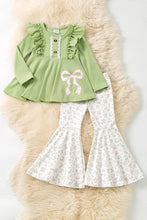 Load image into Gallery viewer, Green ribbed fabric tunic with floral applique bow and floral pants. OFG61403 Mon